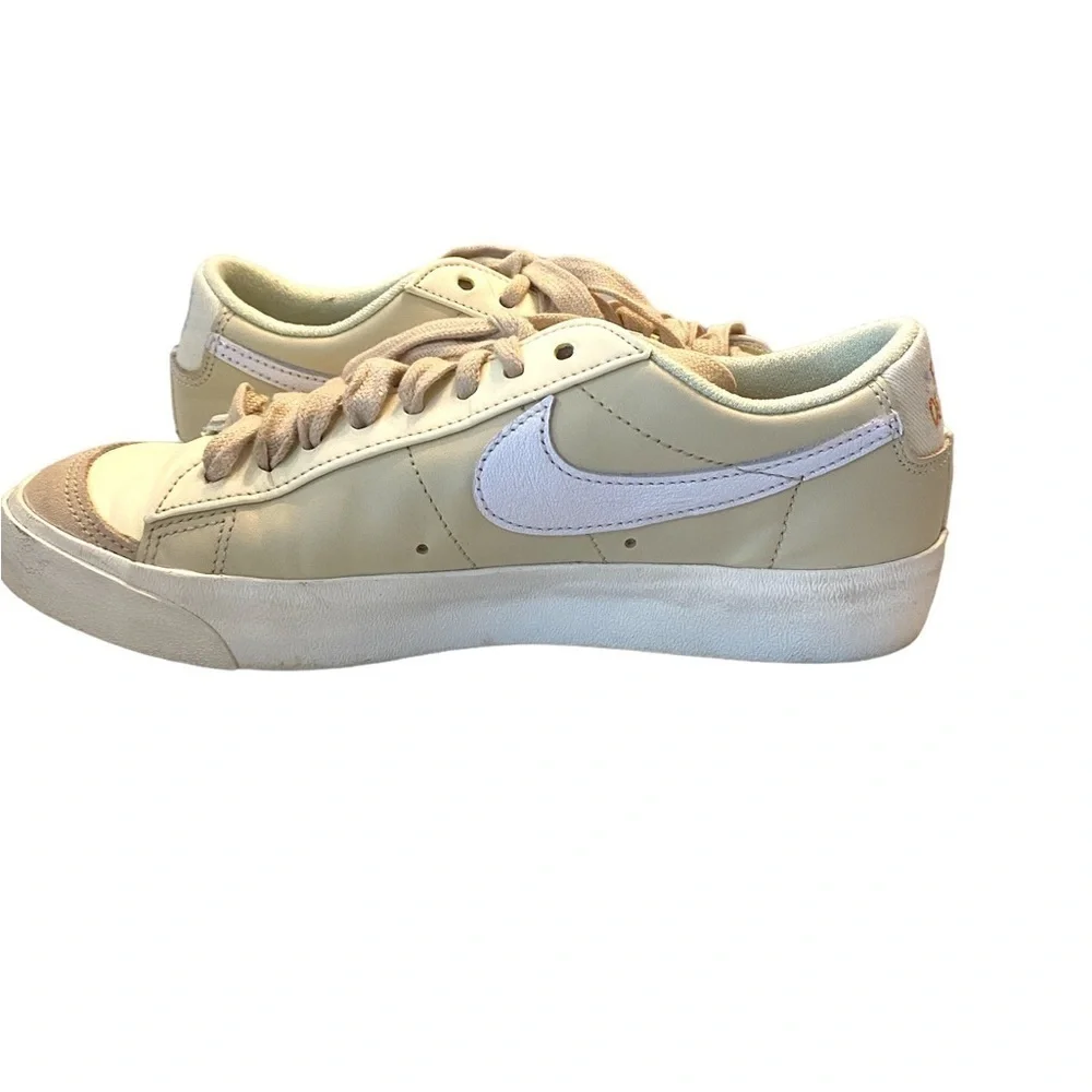 Nike Blazer Low ‘77 Women’s Sneakers - Size 7